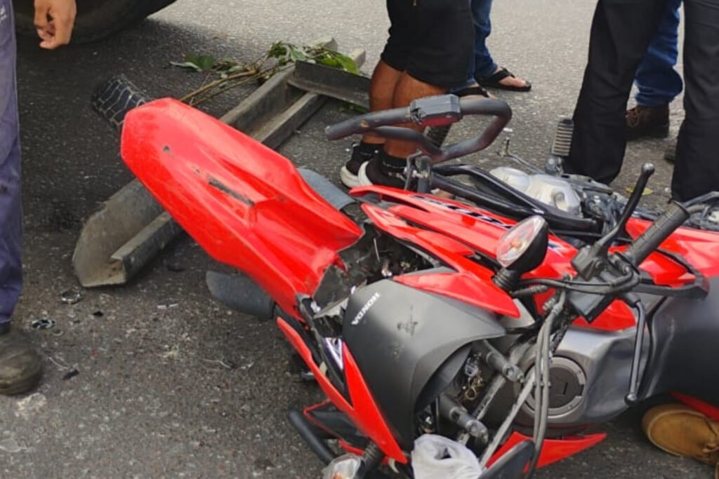 InShot_20250415_114852308-1024x683 Motociclista morre em acidente na zona Norte de Manaus